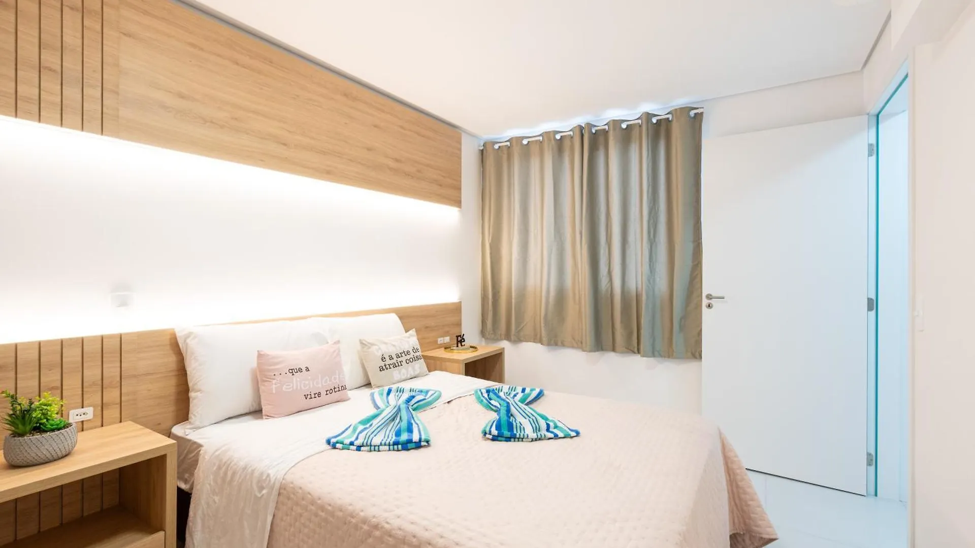 Piçarras Aptos Com 2 Quartos Piscina Churrasqueira Wi-Fi Ar Condicionado Vaga De Garagem A 500M Praia Ideal Para Familias Ou Amigos Reserve Agora דירה