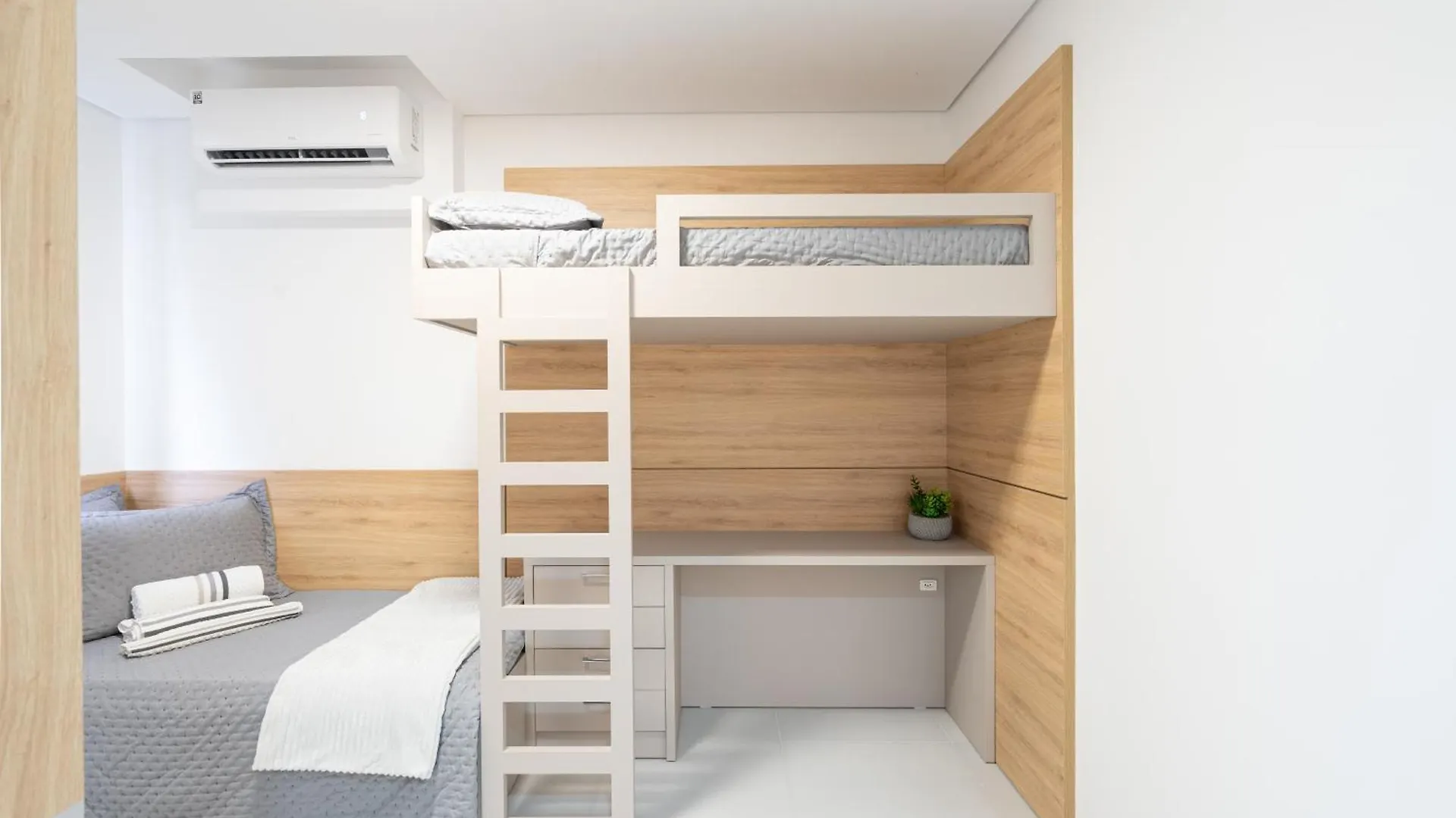 Piçarras Aptos Com 2 Quartos Piscina Churrasqueira Wi-Fi Ar Condicionado Vaga De Garagem A 500M Praia Ideal Para Familias Ou Amigos Reserve Agora